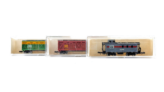 LIFE LIKE N GAUGE - CHICAGO NORTH WESTERN ARMOUR BURLINGTON CATTLE & CABOOSE X 3