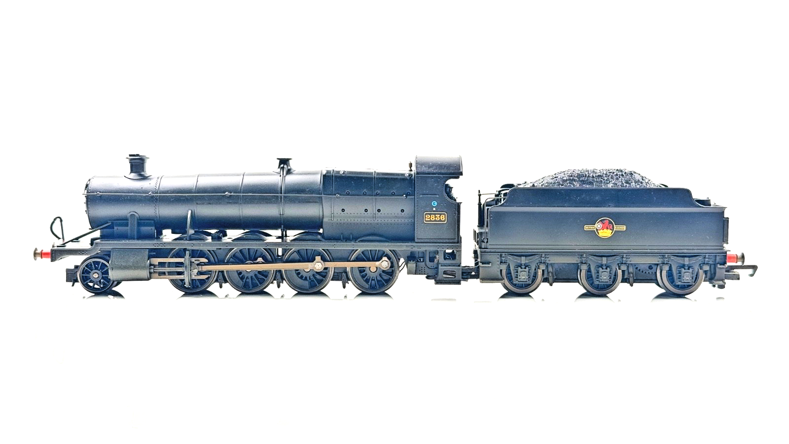 HORNBY 00 GAUGE - R2465 - BR BLACK 2-8-0 CLASS 2800 LOCOMOTIVE 2836 WEATHERED