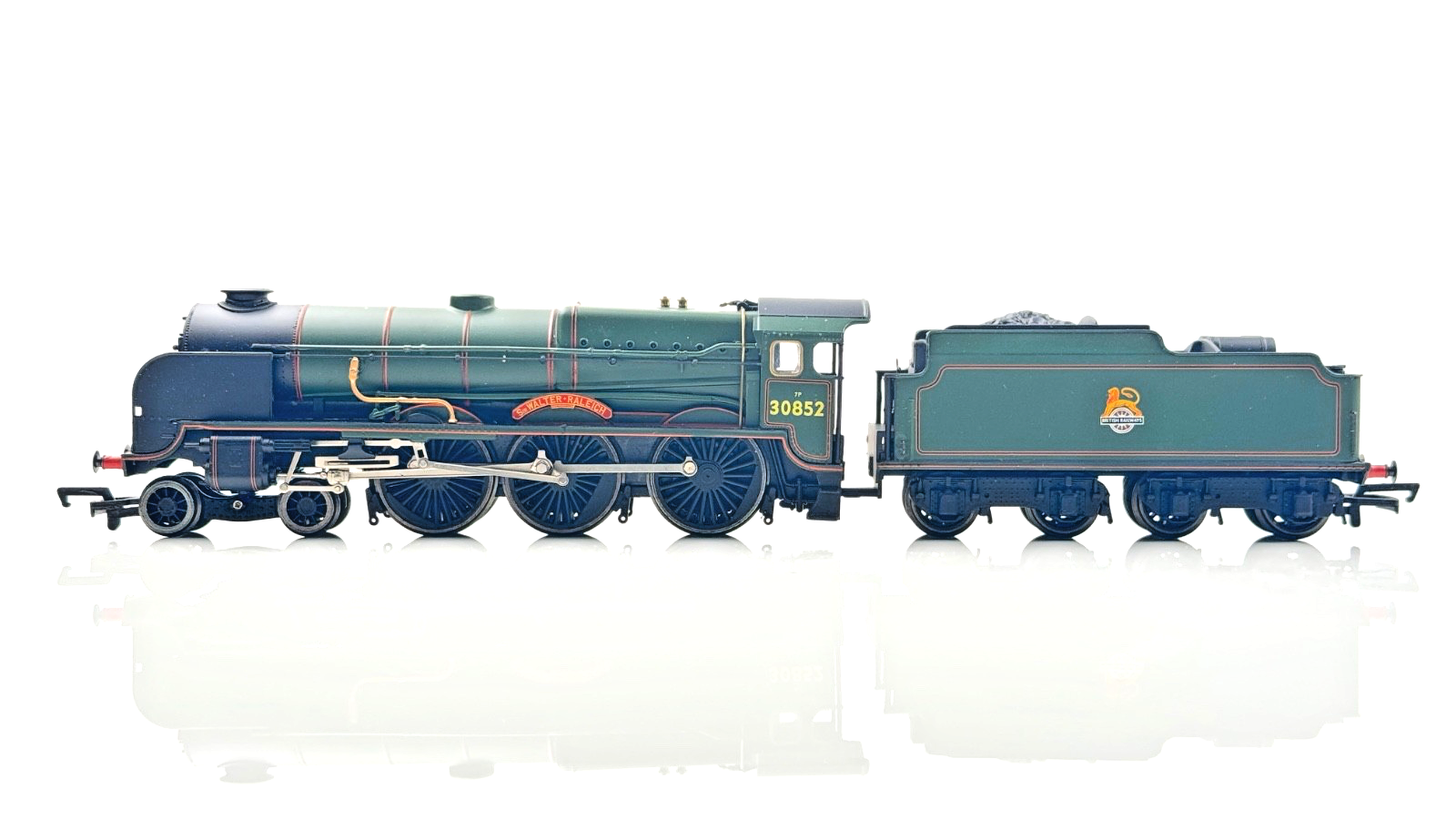 BACHMANN 00 GAUGE - 31-405 - LORD NELSON 30852 'SIR WALTER RALEIGH' BR GREEN