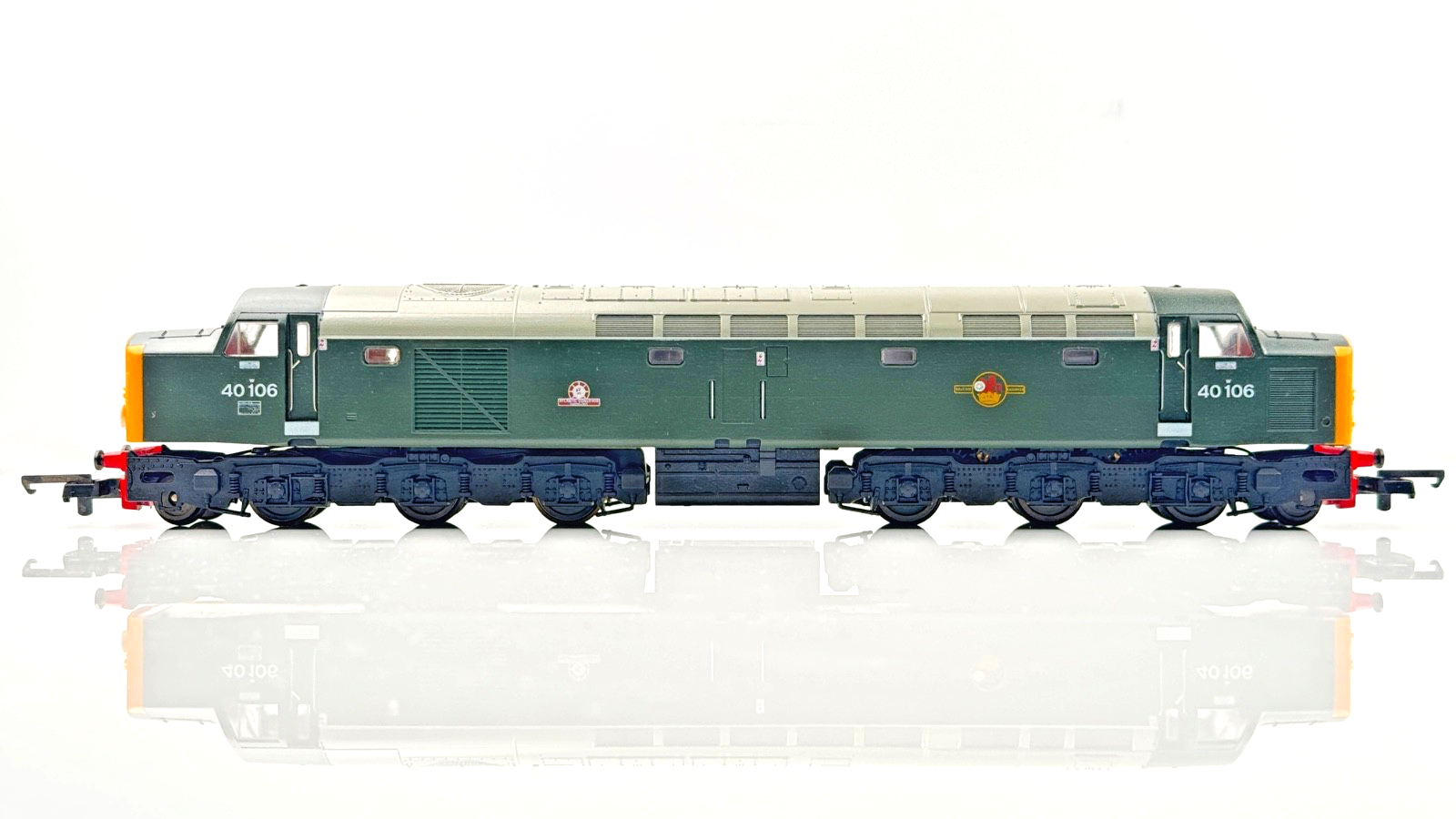 LIMA 00 GAUGE - 205188 - CLASS 40 DIESEL 40106 BR GREEN ATLANTIC CONVEYOR BOXED