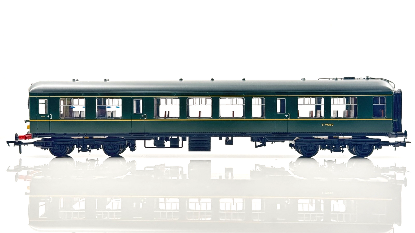 BACHMANN 00 GAUGE - 32-515 - DERBY LIGHTWEIGHT TWO CAR DMU BR GREEN YELLOW W/P