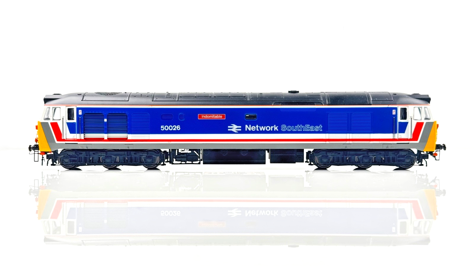HORNBY 00 GAUGE - R3471 - CLASS 50 DIESEL 50026 NETWORK SOUTHEAST INDOMITABLE