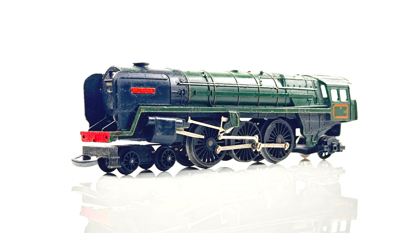 TRIANG 00 GAUGE - BR GREEN BRITANNIA CLASS 70000 LOCOMOTIVE - SPARES REPAIRS