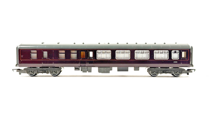 HORNBY 00 GAUGE - RAKE OF 3 ROYAL TRAIN PASSENGER COACHES UNBOXED