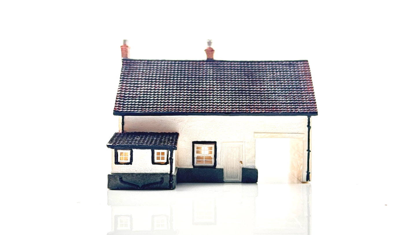 HORNBY N GAUGE LYDDLE END - N8043 - THE BOARS HEAD PUB - BOXED