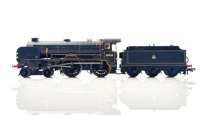 HORNBY 00 GAUGE - R2815 - SOUTHERN SUBURBAN 1957 TRAIN PACK HAILEYBURY & COACHES