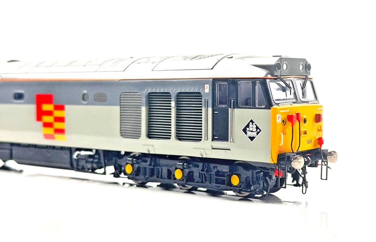 HORNBY 00 GAUGE - R2434 - CLASS 50 RAILFREIGHT DEFIANCE 50149 - DCC FITTED