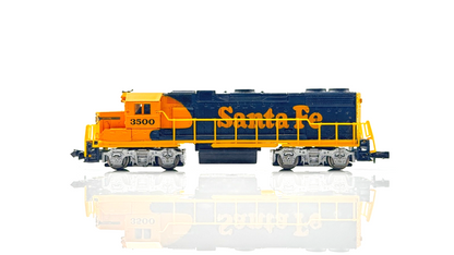 LIFE LIKE N GAUGE - 7602 - GP38 LOCOMOTIVE WITH DUMMY & CABOOSE AT&SF - SPARES
