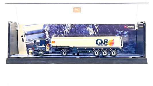 CORGI 1/50 SCALE - 75301 - DAF TANKER TRUCK 'Q8' FUEL TANK LORRY - BOXED