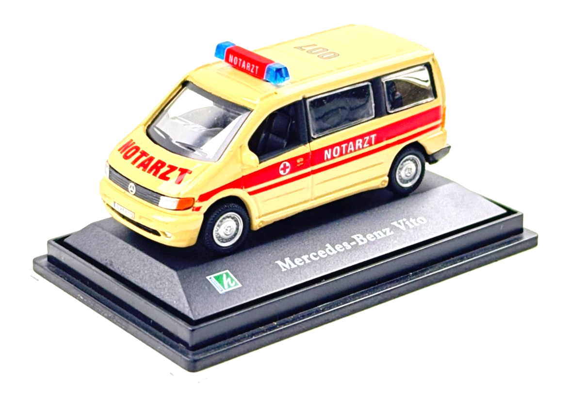CARARAMA 1/72 SCALE - MERCEDES BENZ VITO MINIBUS GERMAN EMERGENCY DOCTOR - BOXED