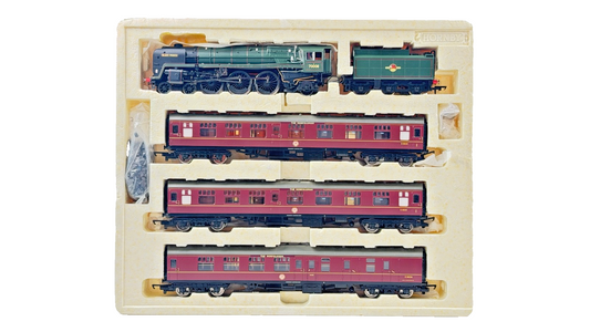 HORNBY 00 GAUGE - R2660M - NORFOLKMAN BRITANNIA BLACK PRINCE & COACHES LTD ED