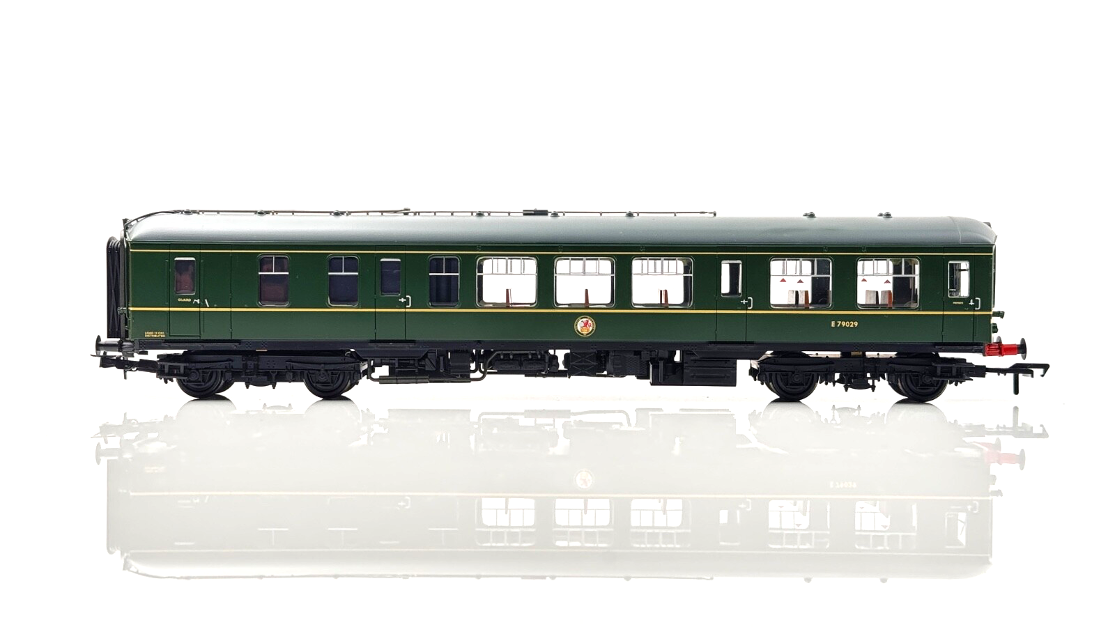 BACHMANN 00 GAUGE - 32-516A - DERBY LIGHTWEIGHT TWO CAR DMU BR GREEN S/WHISKERS