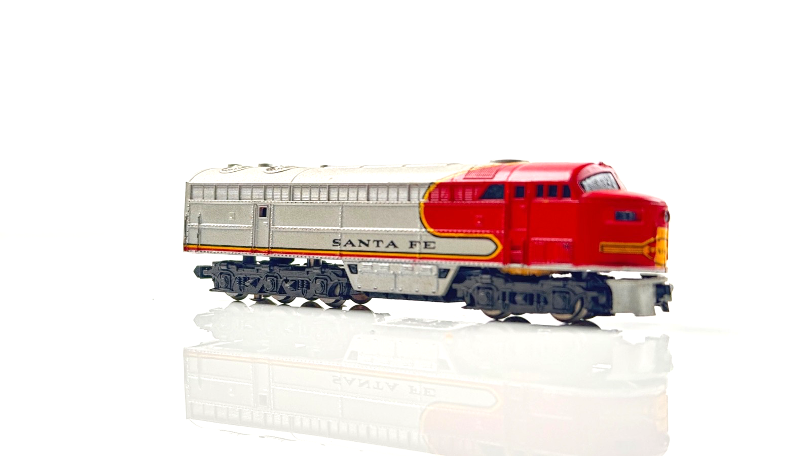 ATLAS N GAUGE - SANTA FE DIESEL LOCOMOTIVE DUMMY/FAULTY LOCO - UNBOXED