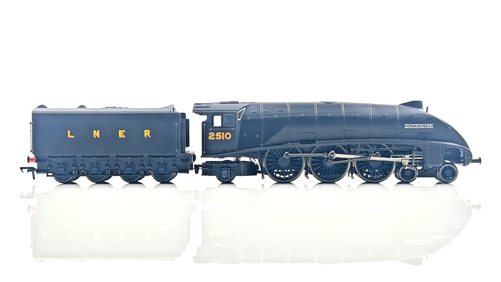 BACHMANN 00 GAUGE - 31-962 - LNER BLACK 4-6-2 CLASS A4 "QUICKSILVER" (LTD ED)