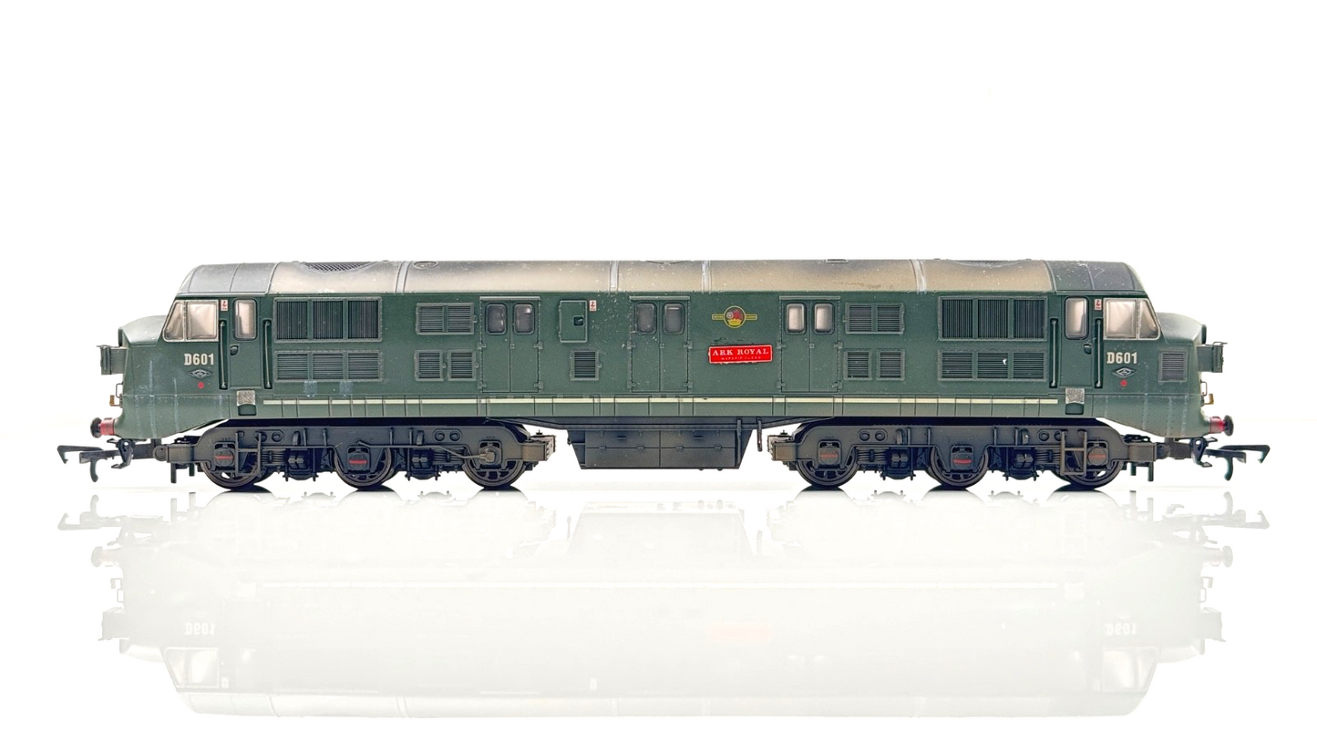 KERNOW MODEL 00 GAUGE - K2607 - D601 WARSHIP DIESEL BR GREEN ARK ROYAL WEATHERED