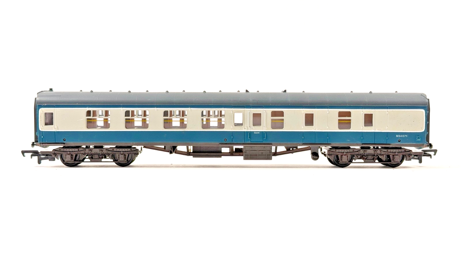 MAINLINE 00 GAUGE - RAKE OF 2 BR BLUE GREY MK1 PASSENGER COACHES UNBOXED