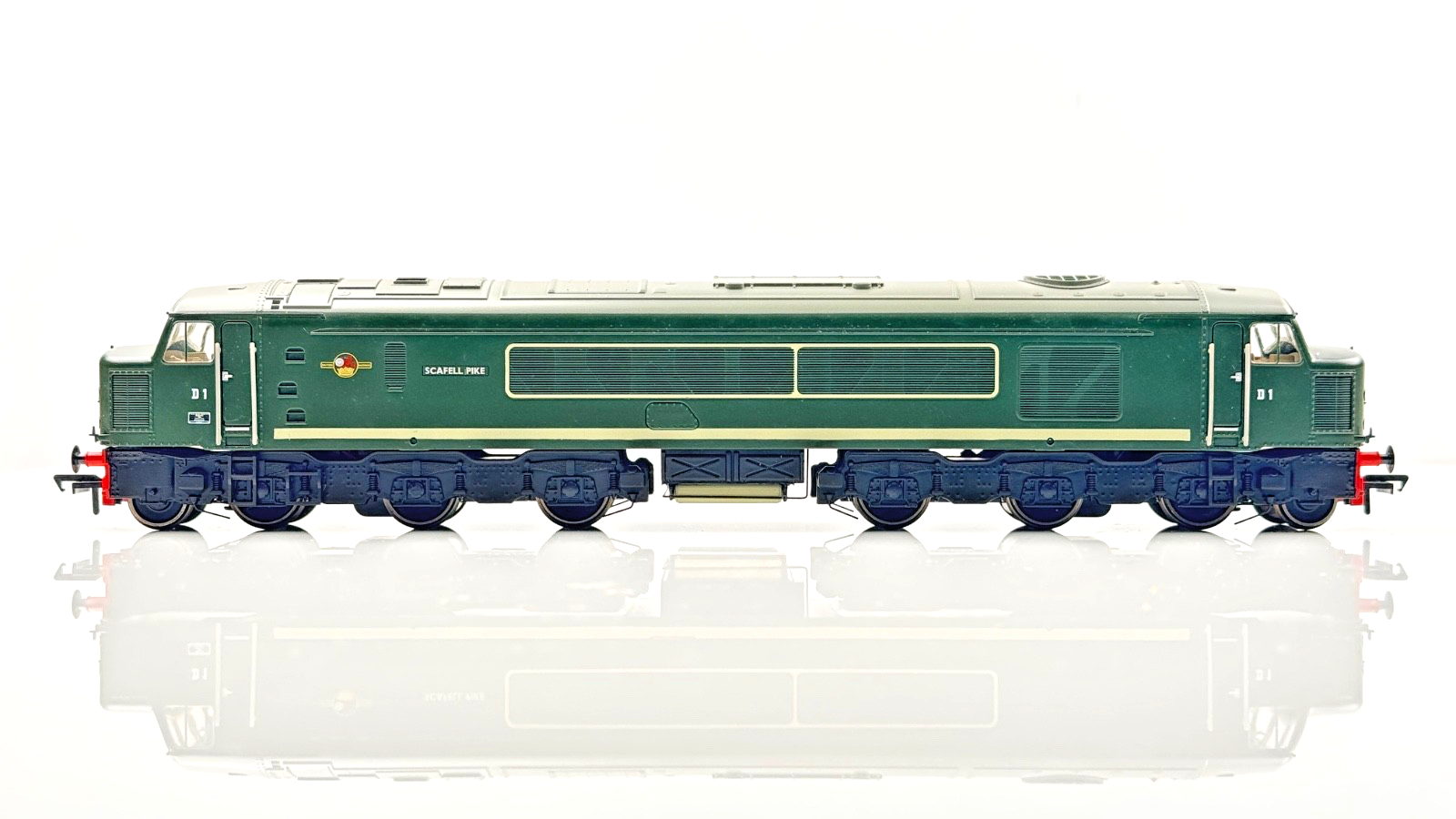 BACHMANN 00 GAUGE - 32-675 - CLASS 44 DIESEL D1 SCAFELL PIKE BR GREEN - BOXED