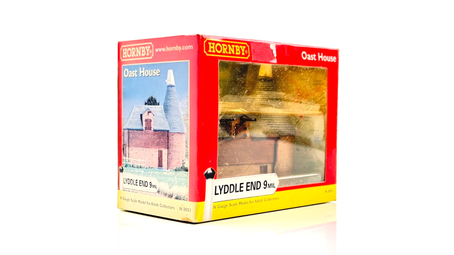 HORNBY N GAUGE LYDDLE END - N8051 - OAST HOUSE - BOXED