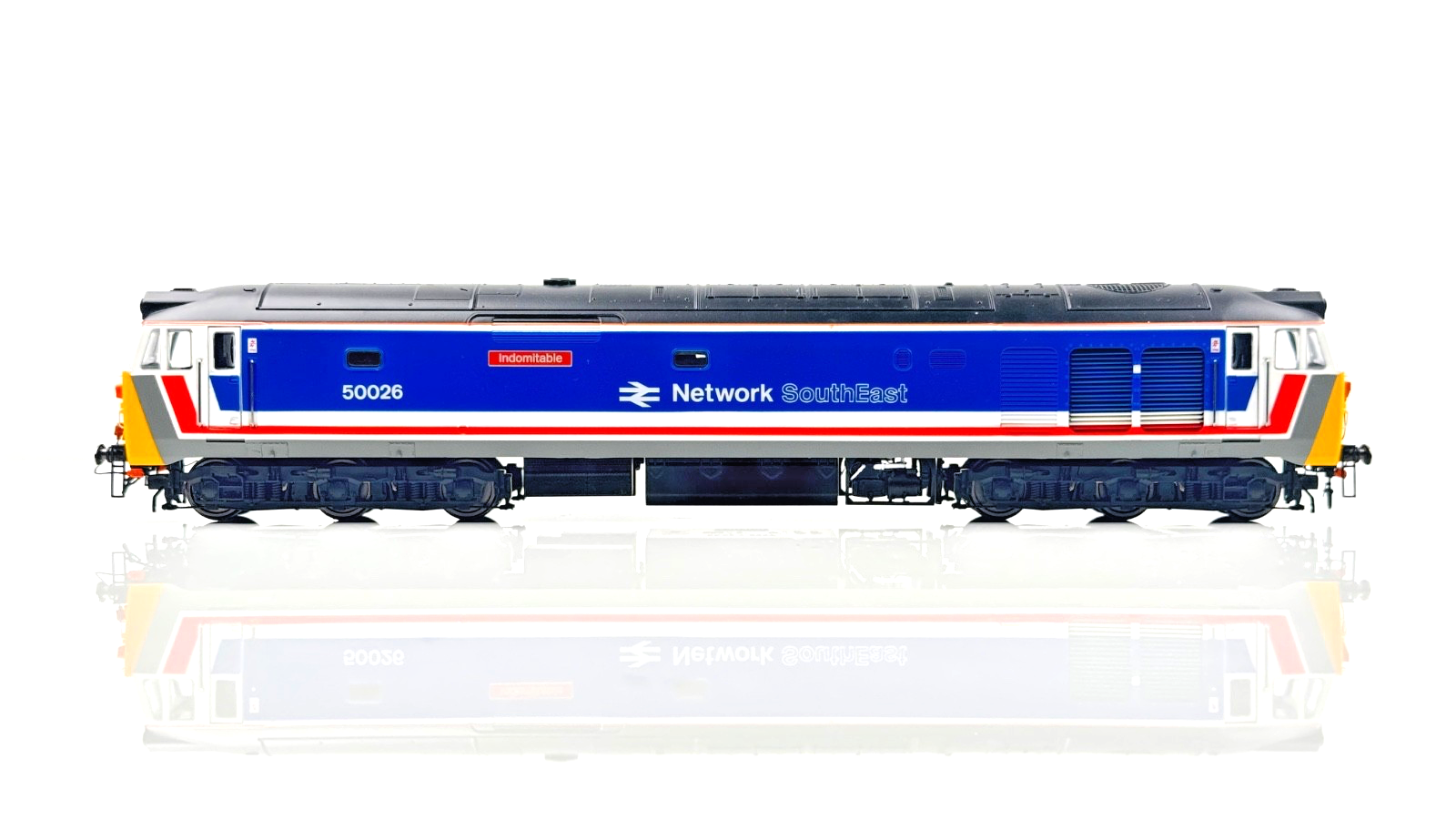 HORNBY 00 GAUGE - R3471 - CLASS 50 DIESEL 50026 NETWORK SOUTHEAST INDOMITABLE