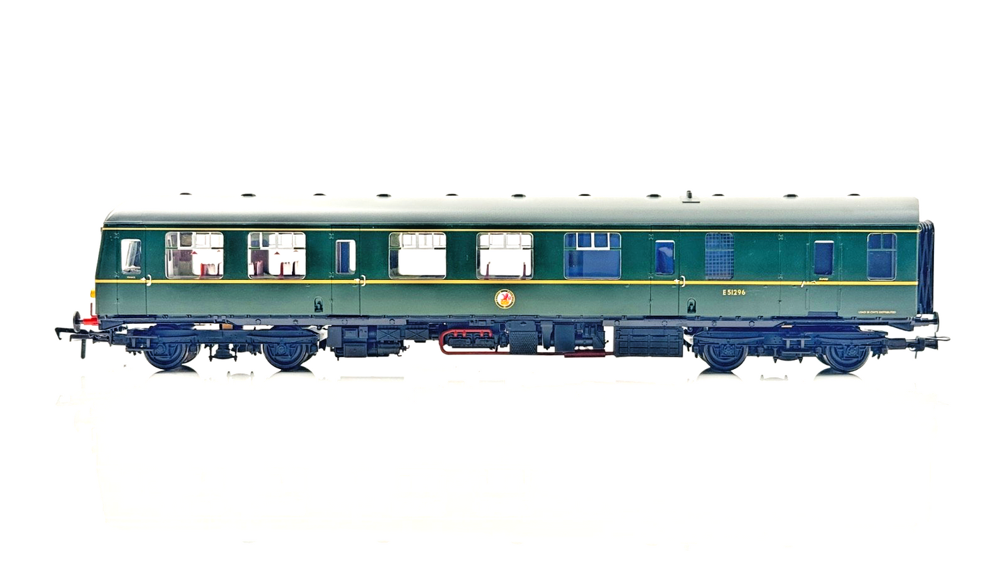 BACHMANN 00 GAUGE - 31-327 - CLASS 105 TWO CAR DMU BR GREEN W/HALF YELLOW ENDS