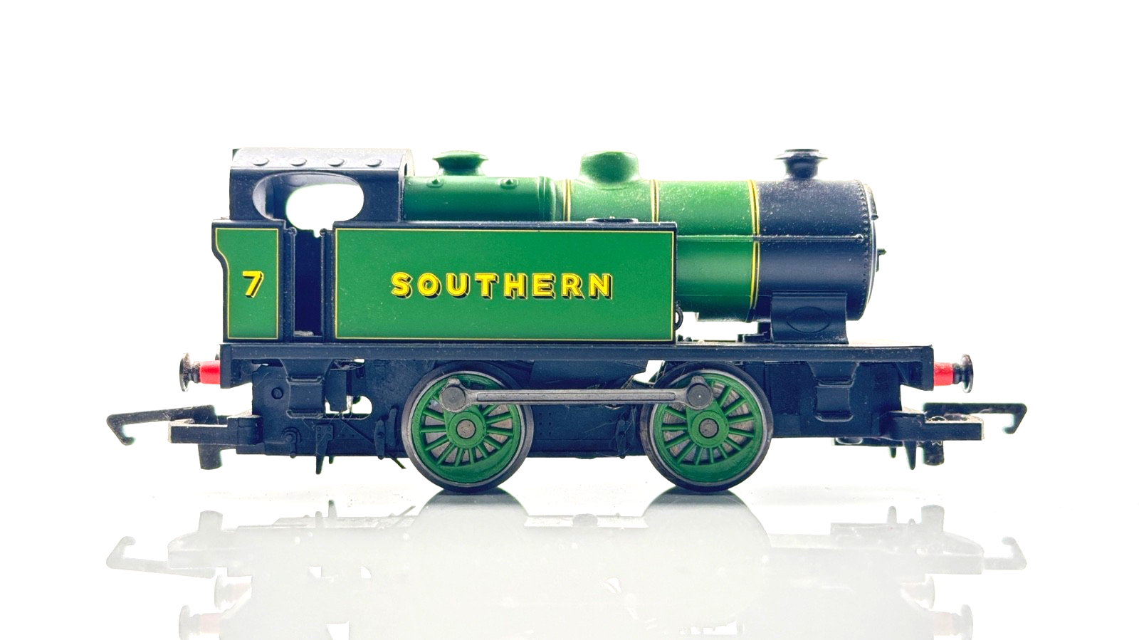 HORNBY 00 GAUGE - R2439 - SOUTHERN GREEN 0-4-0 INDUSTRIAL LOCO NO.7 - NON RUNNER