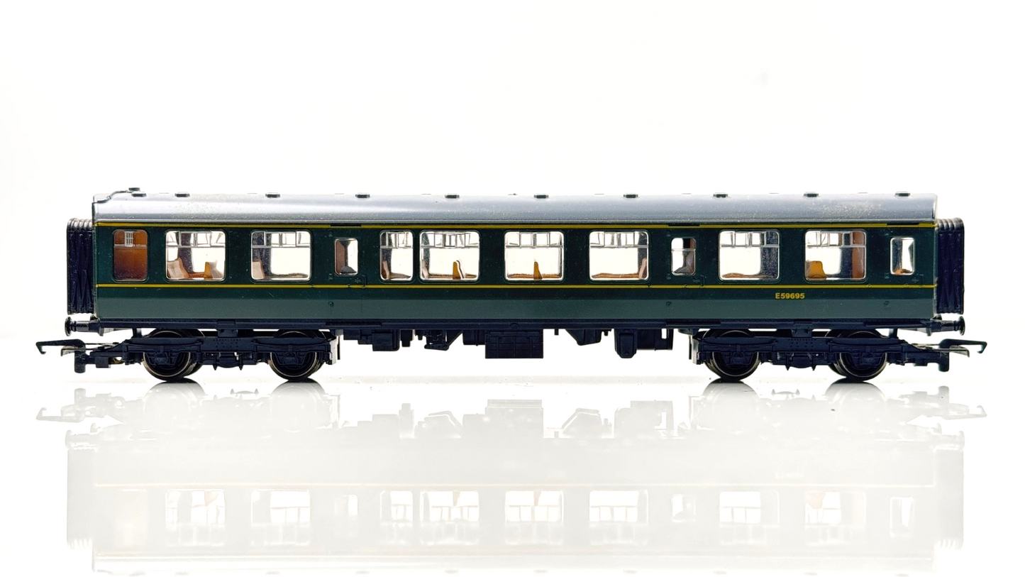 HORNBY 00 GAUGE - R369 - BR GREEN 3 CAR DIESEL MULTIPLE UNIT CLASS 110 BRADFORD