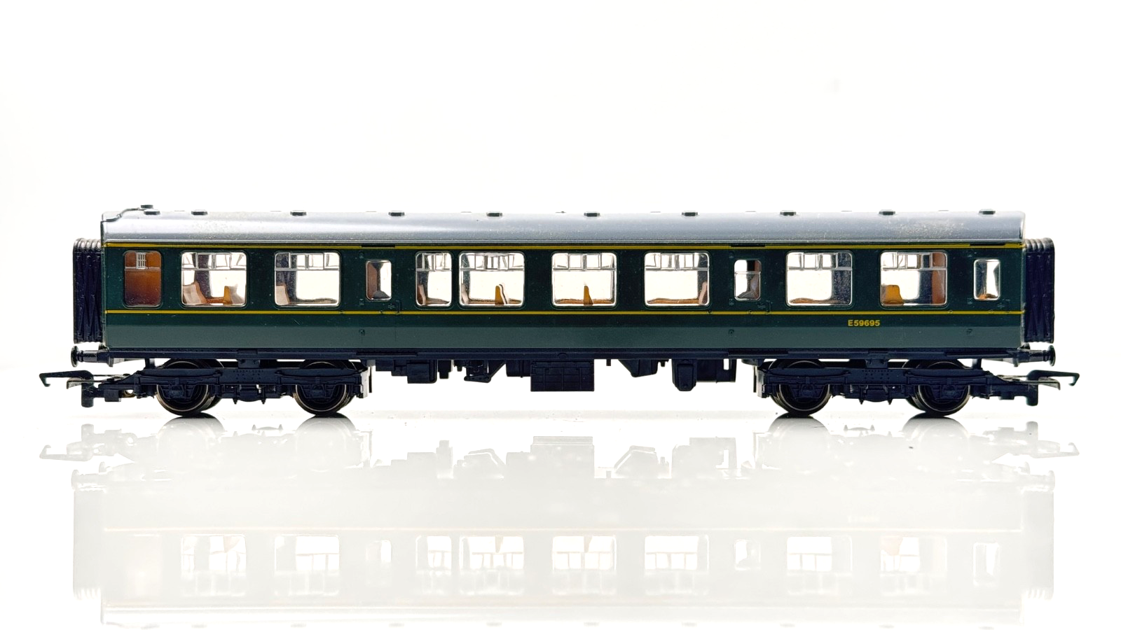 HORNBY 00 GAUGE - R369 - BR GREEN 3 CAR DIESEL MULTIPLE UNIT CLASS 110 BRADFORD