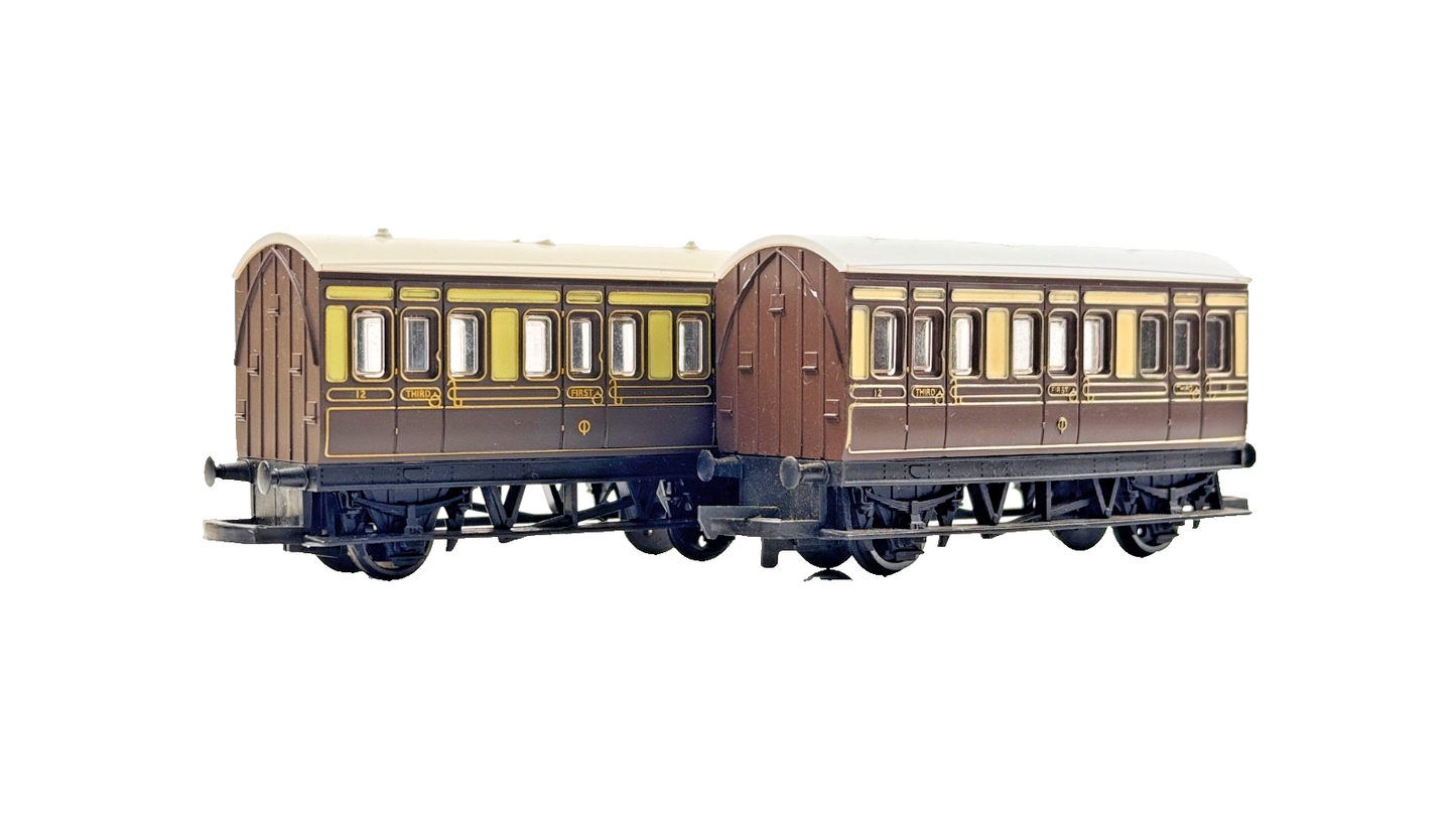HORNBY 00 GAUGE - RAKE OF 2 GWR CHOC CREAM 4 WHEEL PASSENGER COACHES - UNBOXED