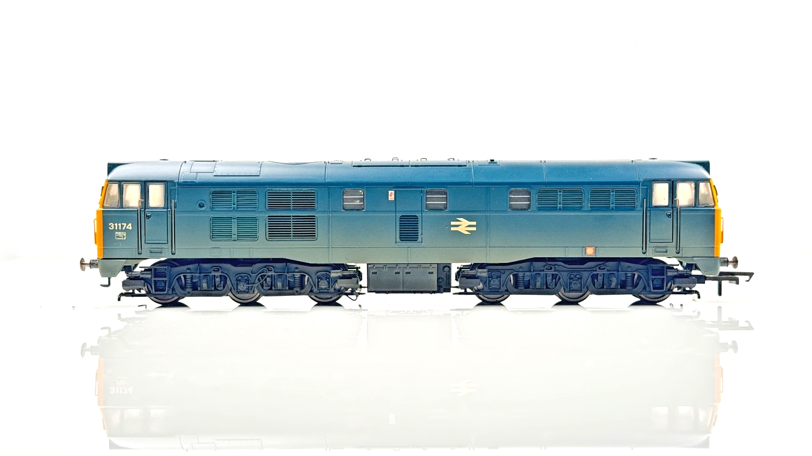HORNBY 00 GAUGE - R2413A - CLASS 31 DIESEL ELECTRIC AIA-AIA 31174 WEATHERED BLUE