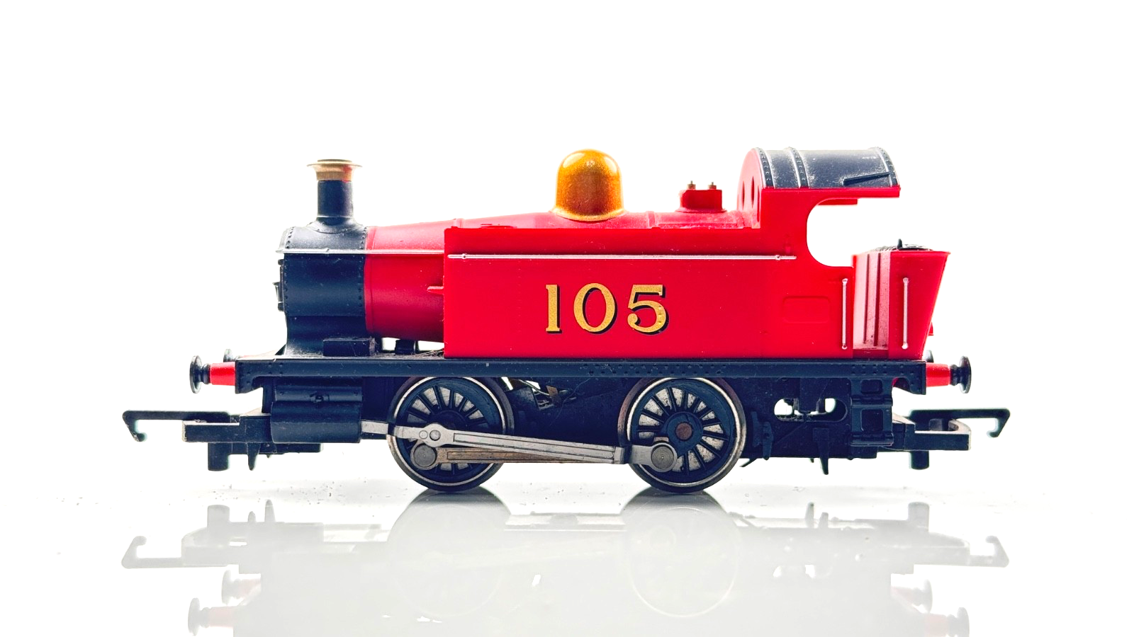 HORNBY 00 GAUGE - RED 0-4-0 INDUSTRIAL TANK ENGINE NO.105 - UNBOXED