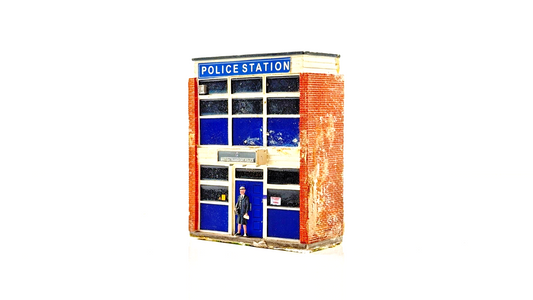 BACHMANN SCENECRAFT 00 GAUGE - 44-235 - LOW RELIEF POLICE STATION - UNBOXED