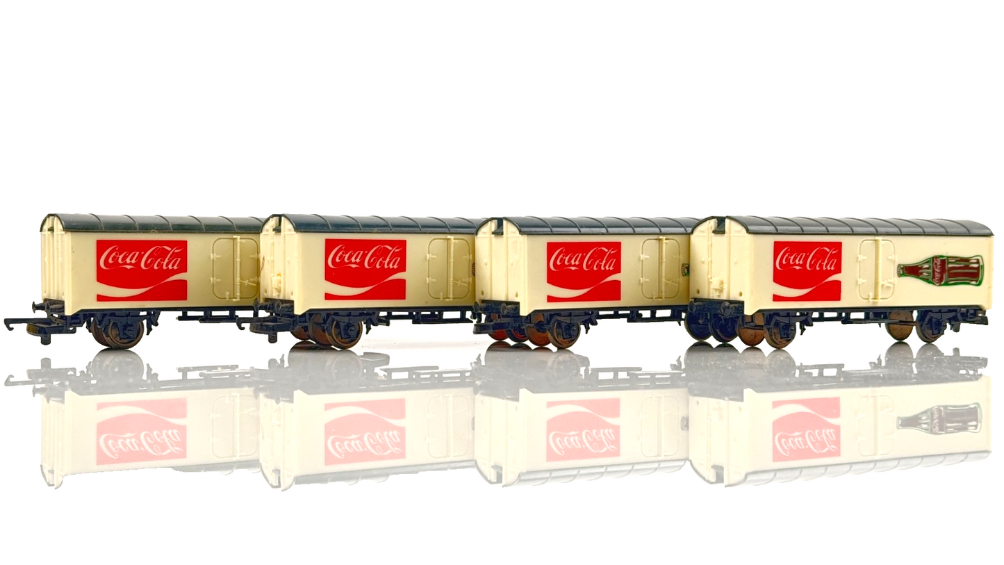 LIMA HO/00 GAUGE - 3113 - COCA COLA COKE REFRIGERATED LWB WAGONS X 4 BOXED