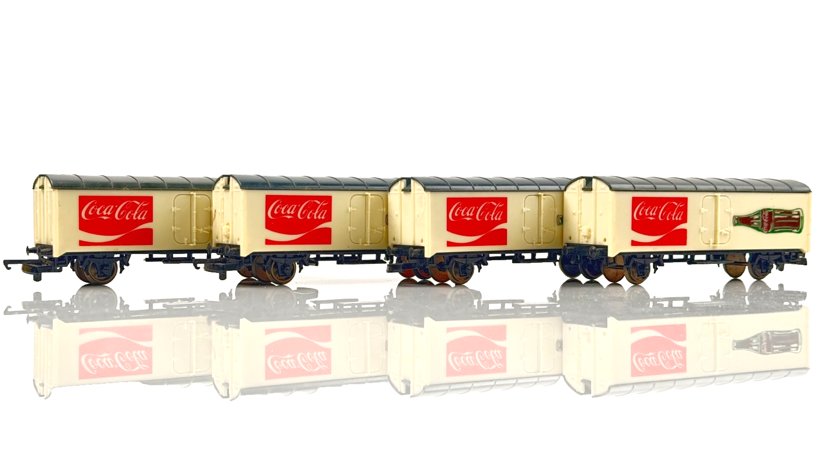 LIMA HO/00 GAUGE - 3113 - COCA COLA COKE REFRIGERATED LWB WAGONS X 4 BOXED