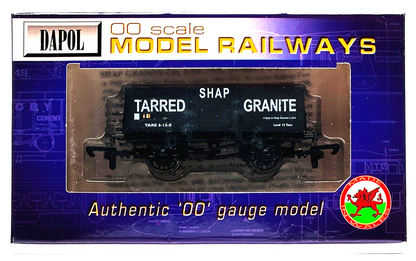 DAPOL 00 GAUGE - SHAP TARRED GRANITE PLANK WAGON (O.LEETHAM LIMITED EDITION)