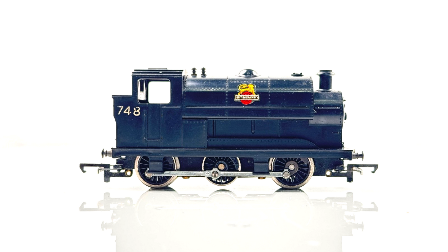 TRIANG 00 GAUGE - R153 - 0-6-0 SADDLE TANK LOCO BR BLACK 748 - BOXED