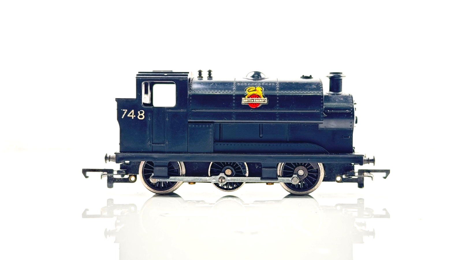 TRIANG 00 GAUGE - R153 - 0-6-0 SADDLE TANK LOCO BR BLACK 748 - BOXED