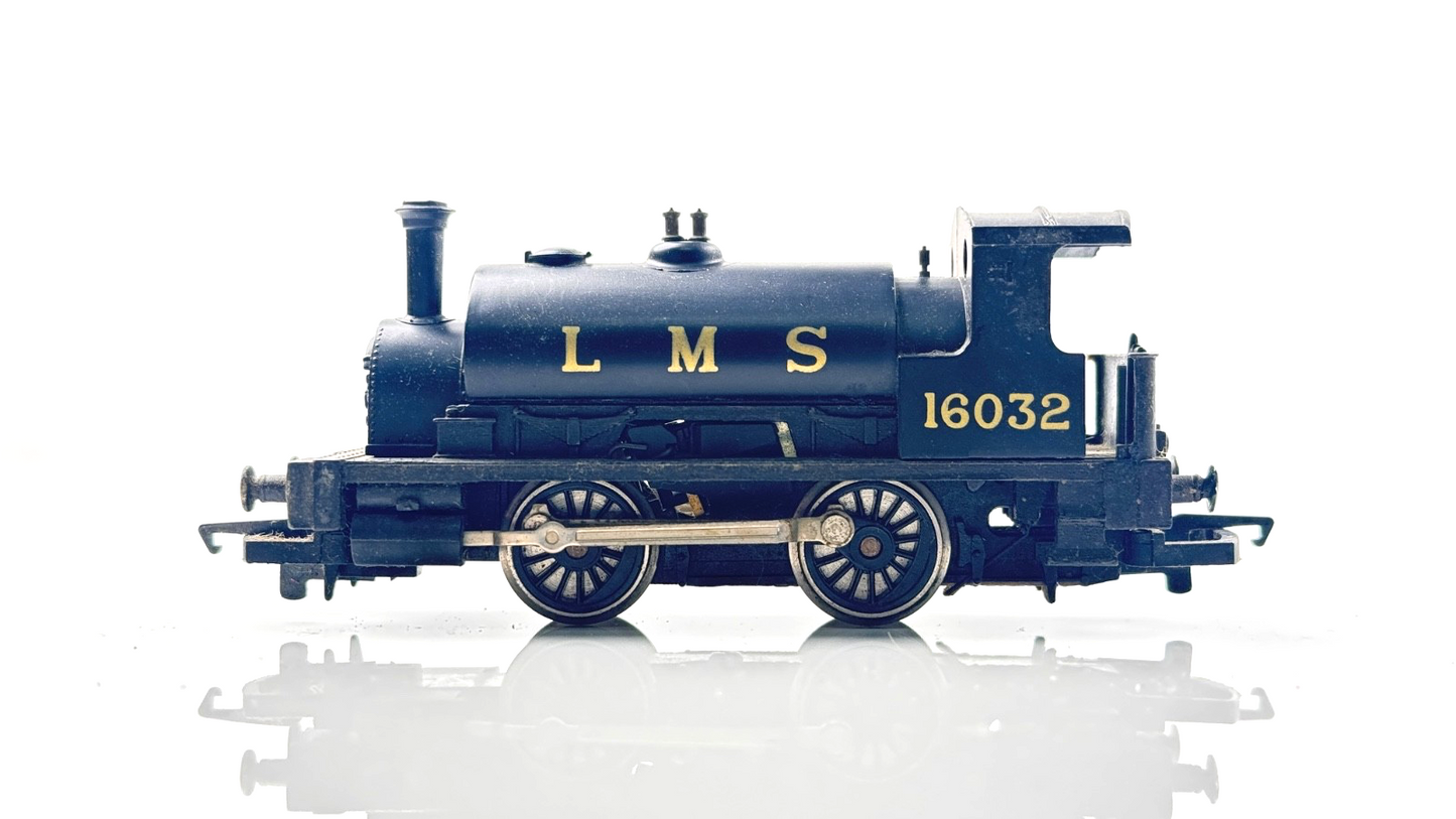 HORNBY 00 GAUGE - LMS BLACK 0-4-0 SADDLE TANK LOCOMOTIVE 16032 - UNBOXED