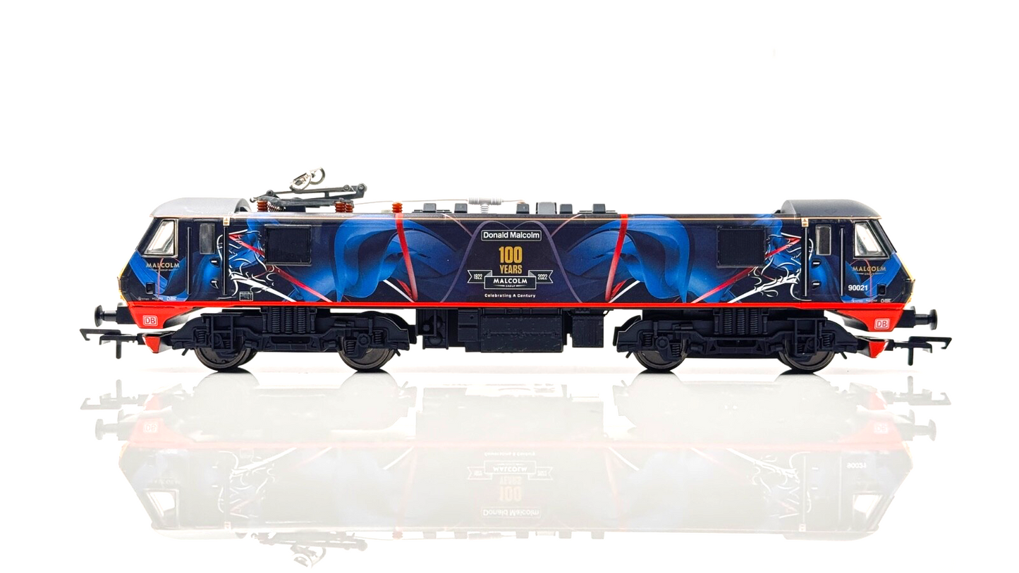 HORNBY 00 GAUGE - R30230 - CLASS 90 ELECTRIC 90021 MALCOLM 100 YEARS - BOXED