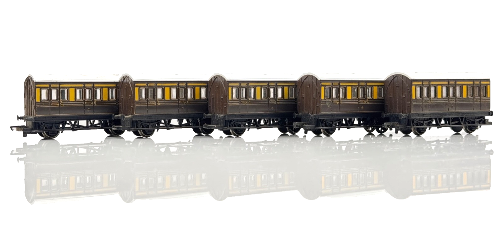 HORNBY 00 GAUGE - RAKE OF 5 GWR CHOC CREAM 4 WHEEL PASSENGER COACHES - UNBOXED