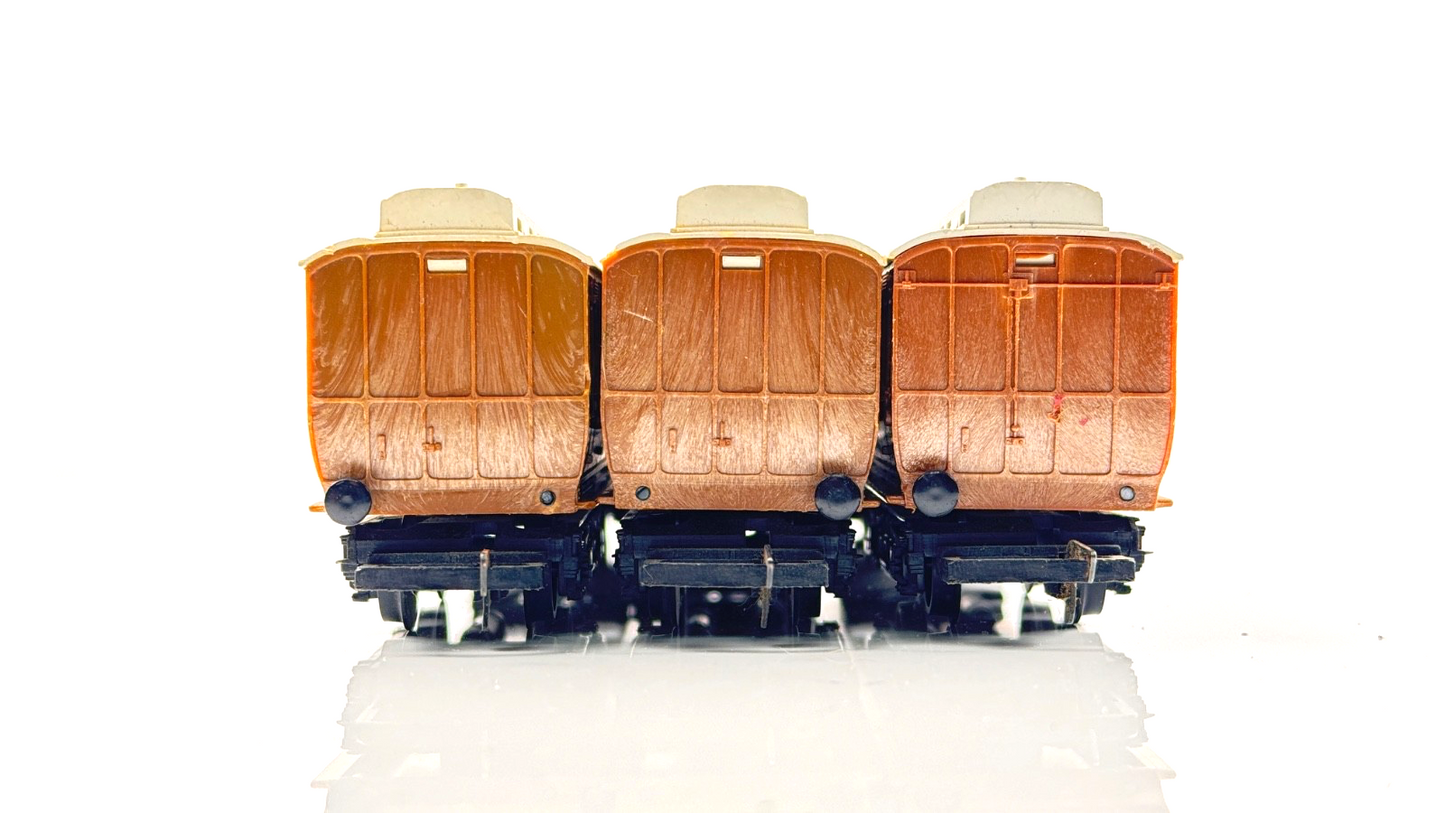 HORNBY 00 GAUGE - RAKE OF 3 LNER TEAK EFFECT CLERESTORY COACHES - UNBOXED