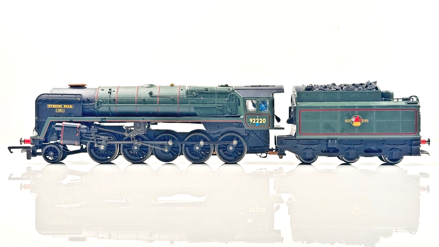 HORNBY 00 GAUGE - R2187 - BR GREEN 2-10-0 CLASS 9F 92220 EVENING STAR - BOXED