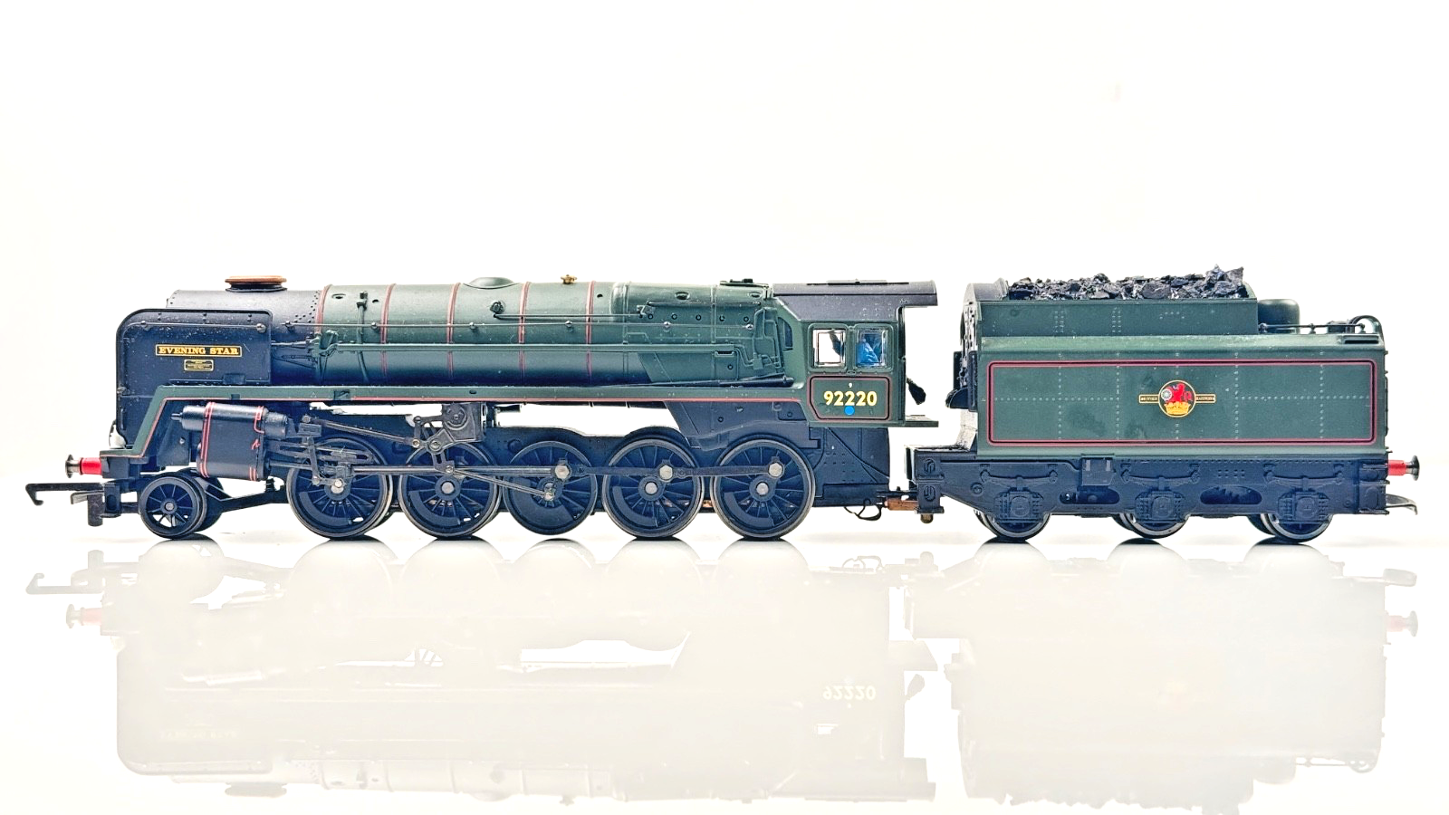 HORNBY 00 GAUGE - R2187 - BR GREEN 2-10-0 CLASS 9F 92220 EVENING STAR - BOXED
