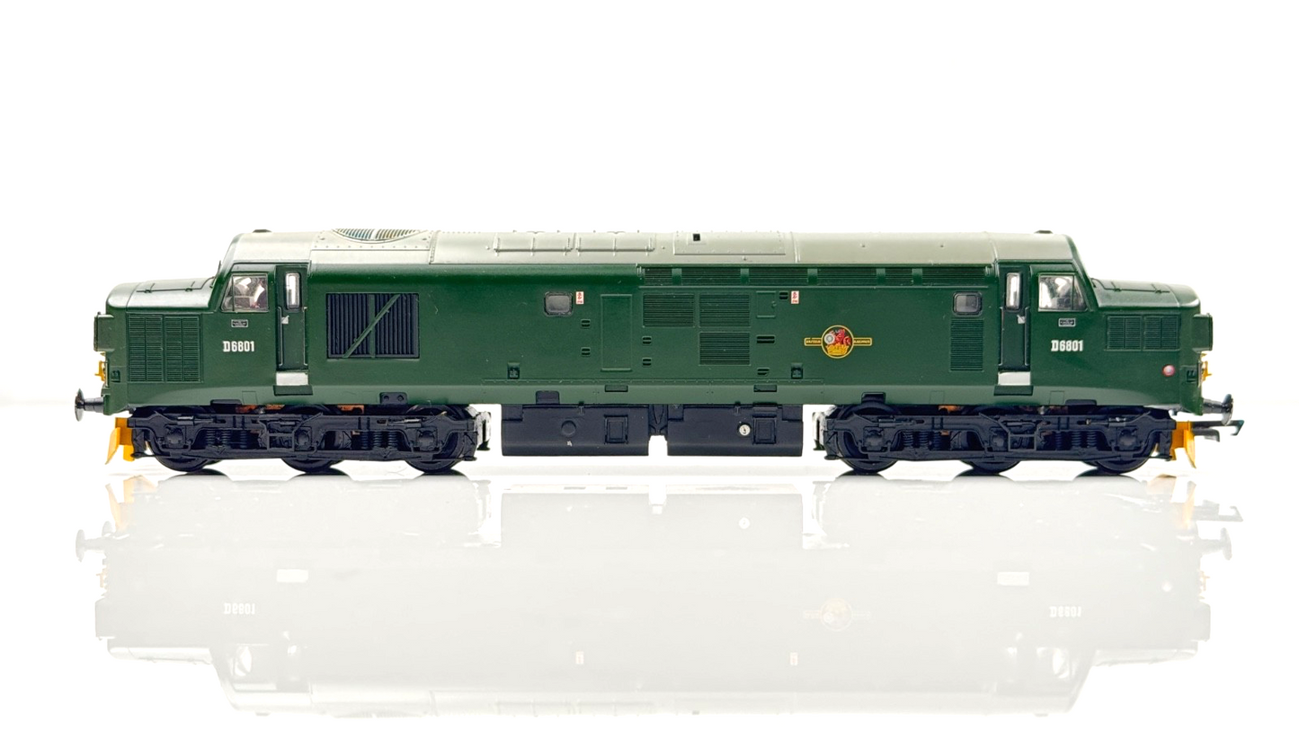 BACHMANN 00 GAUGE - CLASS 37 DIESEL LOCOMOTIVE BR GREEN D6801 - UNBOXED