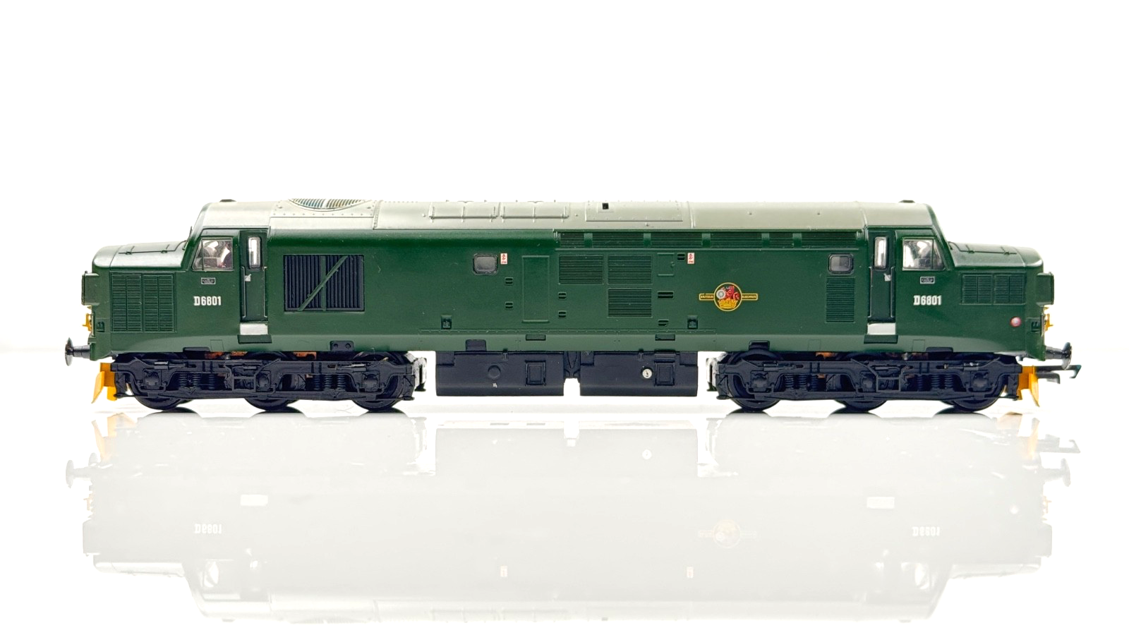 BACHMANN 00 GAUGE - CLASS 37 DIESEL LOCOMOTIVE BR GREEN D6801 - UNBOXED