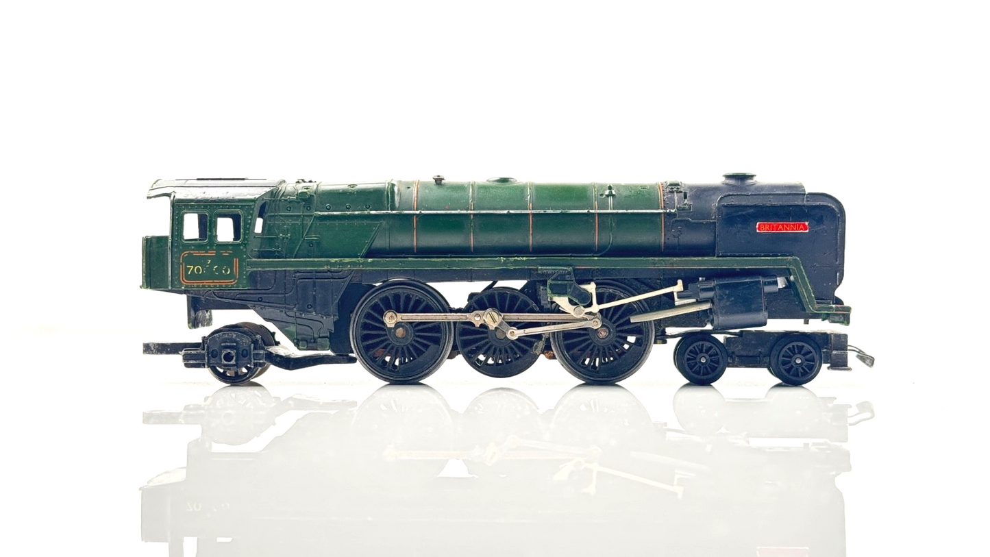 TRIANG 00 GAUGE - BR GREEN BRITANNIA CLASS 70000 LOCOMOTIVE - SPARES REPAIRS