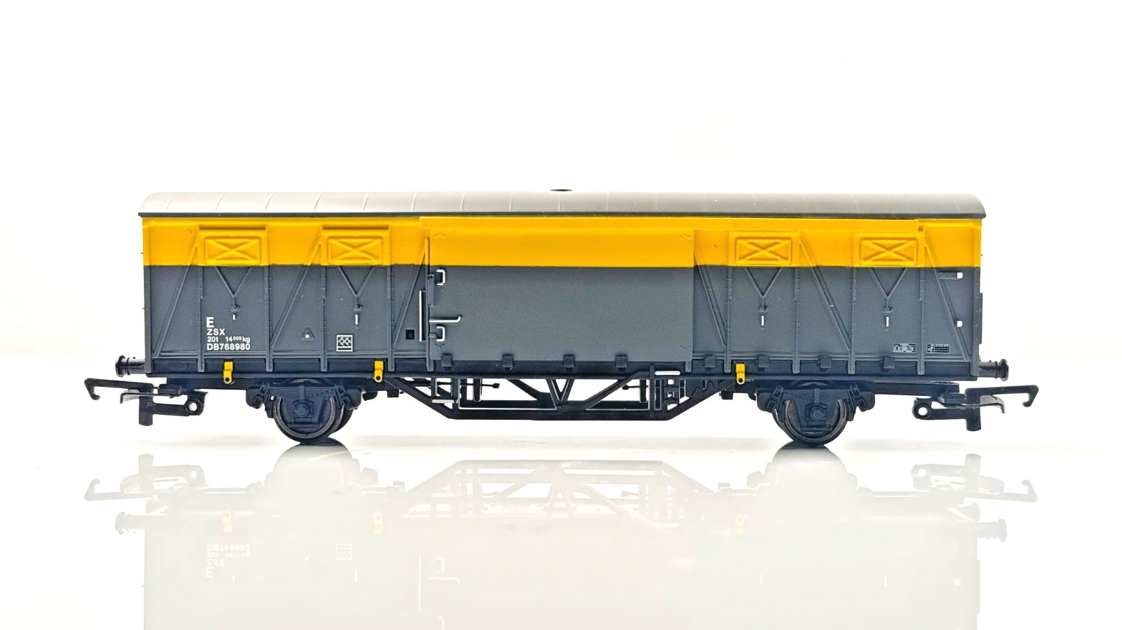 HORNBY 00 GAUGE - R6263 - RAILFREIGHT DUTCH CIVIL ENGINEERS ZSX DB768980 - UB