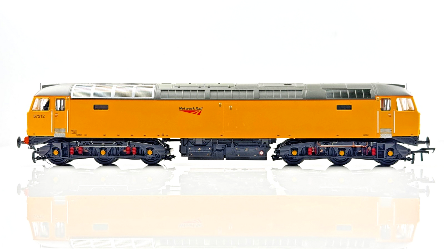 BACHMANN 00 GAUGE - 32-761 - CLASS 57 DIESEL 57312 NETWORK RAIL YELLOW - BOXED