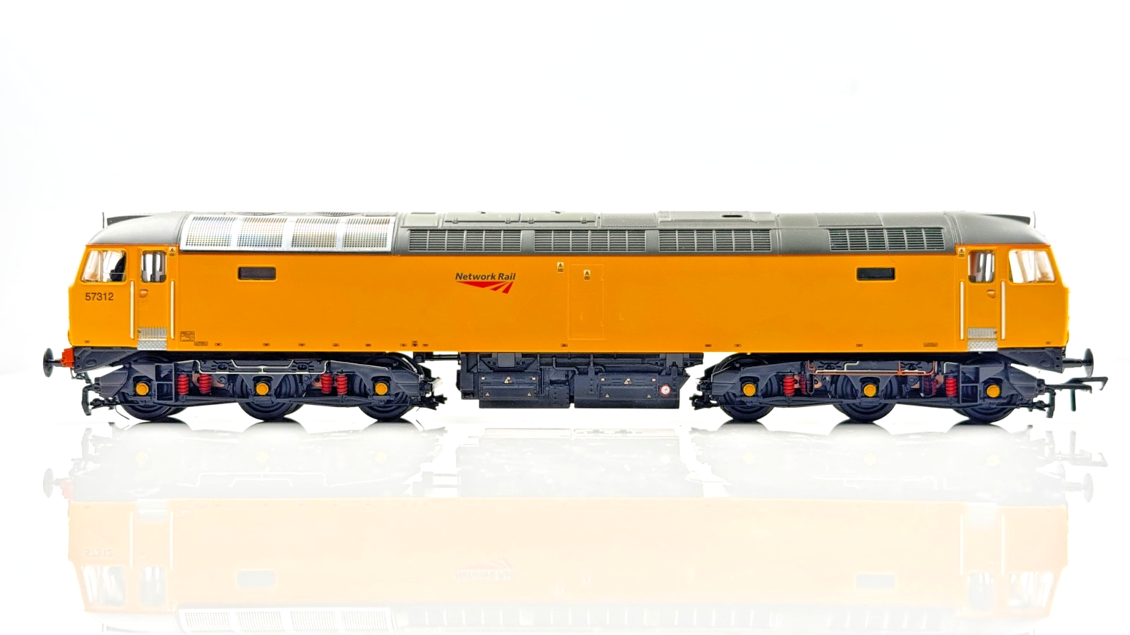 BACHMANN 00 GAUGE - 32-761 - CLASS 57 DIESEL 57312 NETWORK RAIL YELLOW - BOXED