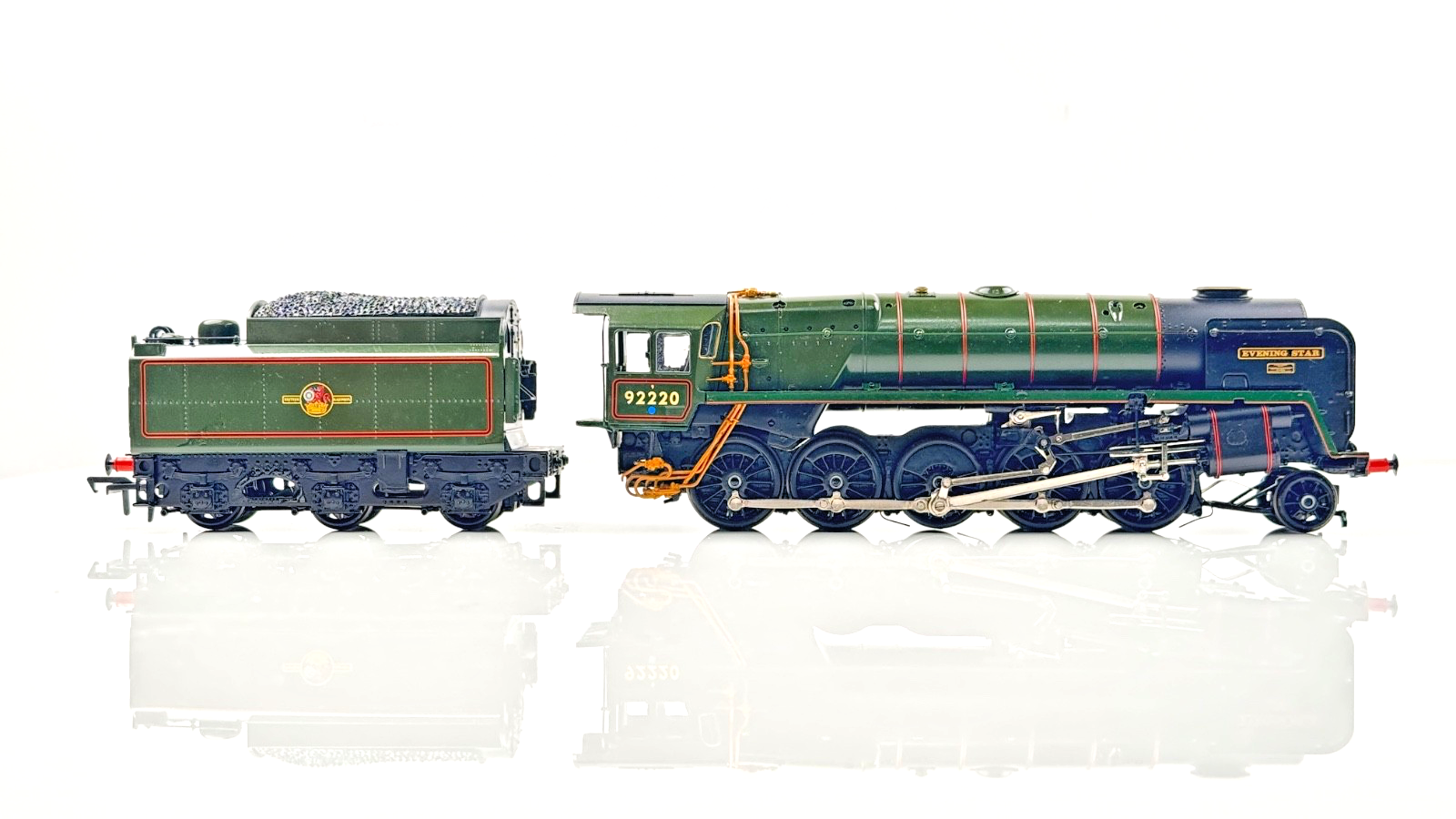 BACHMANN 00 GAUGE - 32-850NRM - CLASS 9F 92220 BR GREEN EVENING STAR NOT PERFECT