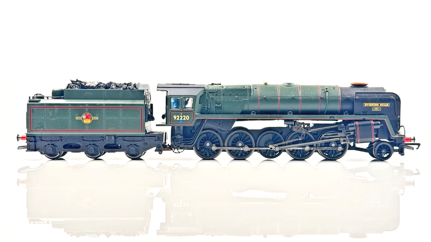 HORNBY 00 GAUGE - R2187 - BR GREEN 2-10-0 CLASS 9F 92220 EVENING STAR - BOXED